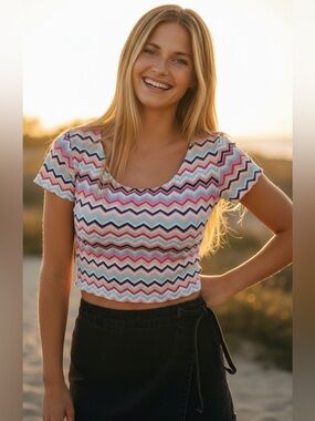 EUC! Colorful big zag crop top by Divided H&M